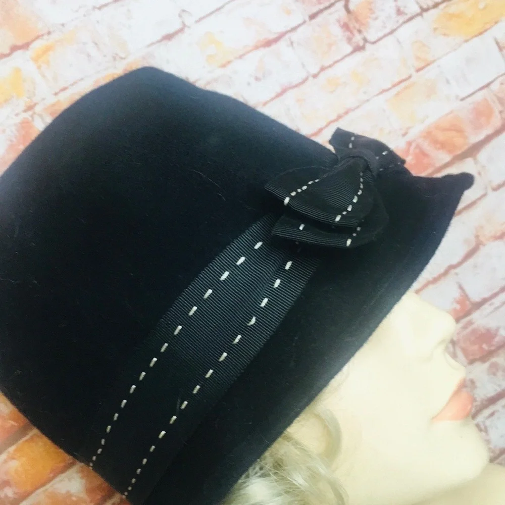 Vintage Luxor MCM Black Wool Felt Cloche Hat with Bow